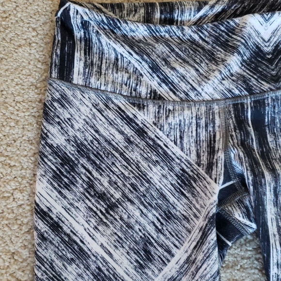 Lululemon wunder under crops - Picture 2 of 4